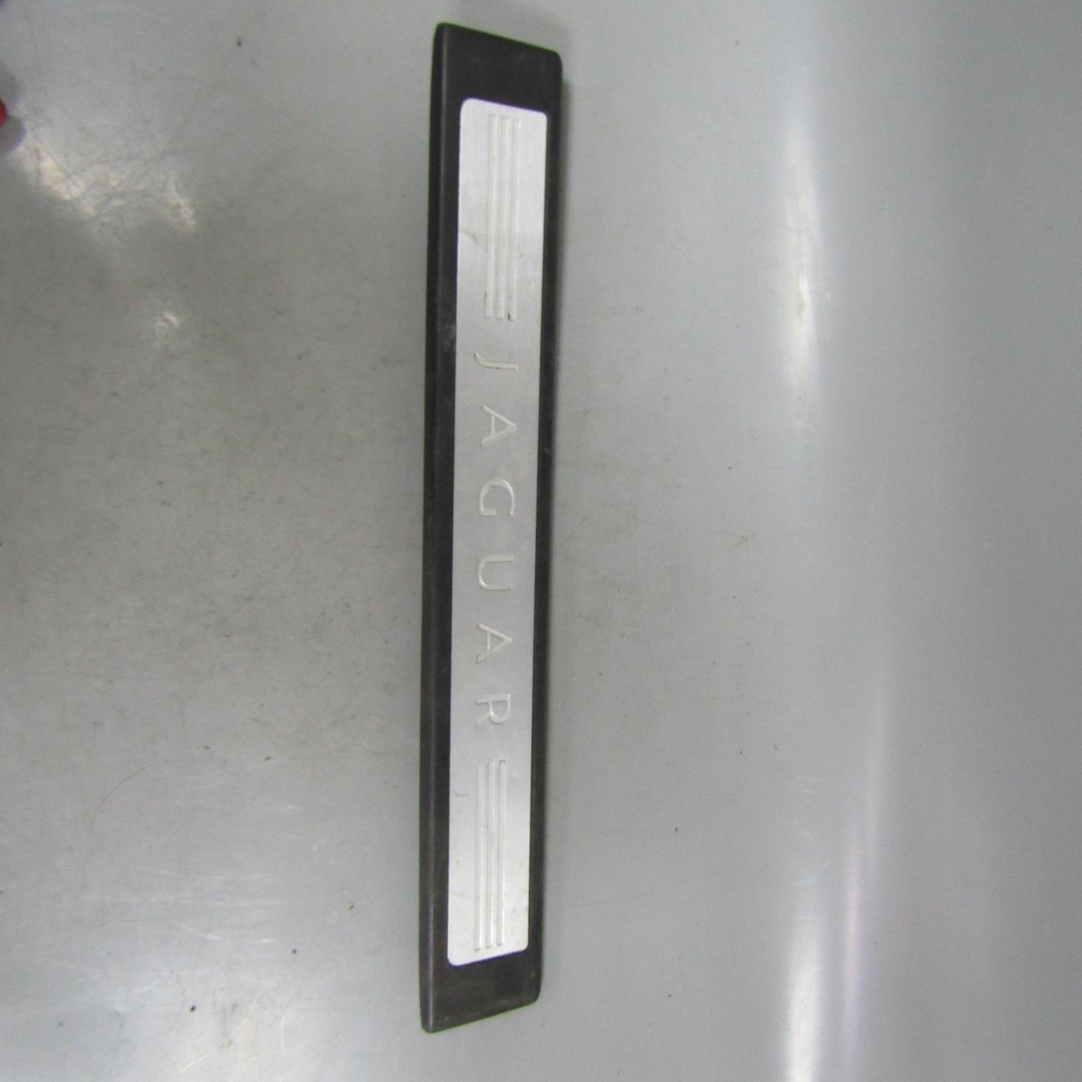 JAGUAR XF I (2007—2011) для Накладка порога (внутренняя)