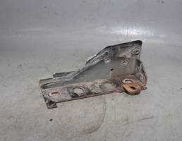 Кронштейн передней панели левый для LAND ROVER Discovery III (2004—2009)  запчасти бу